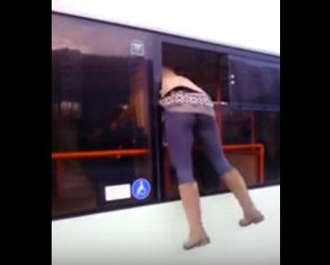 девушка окно